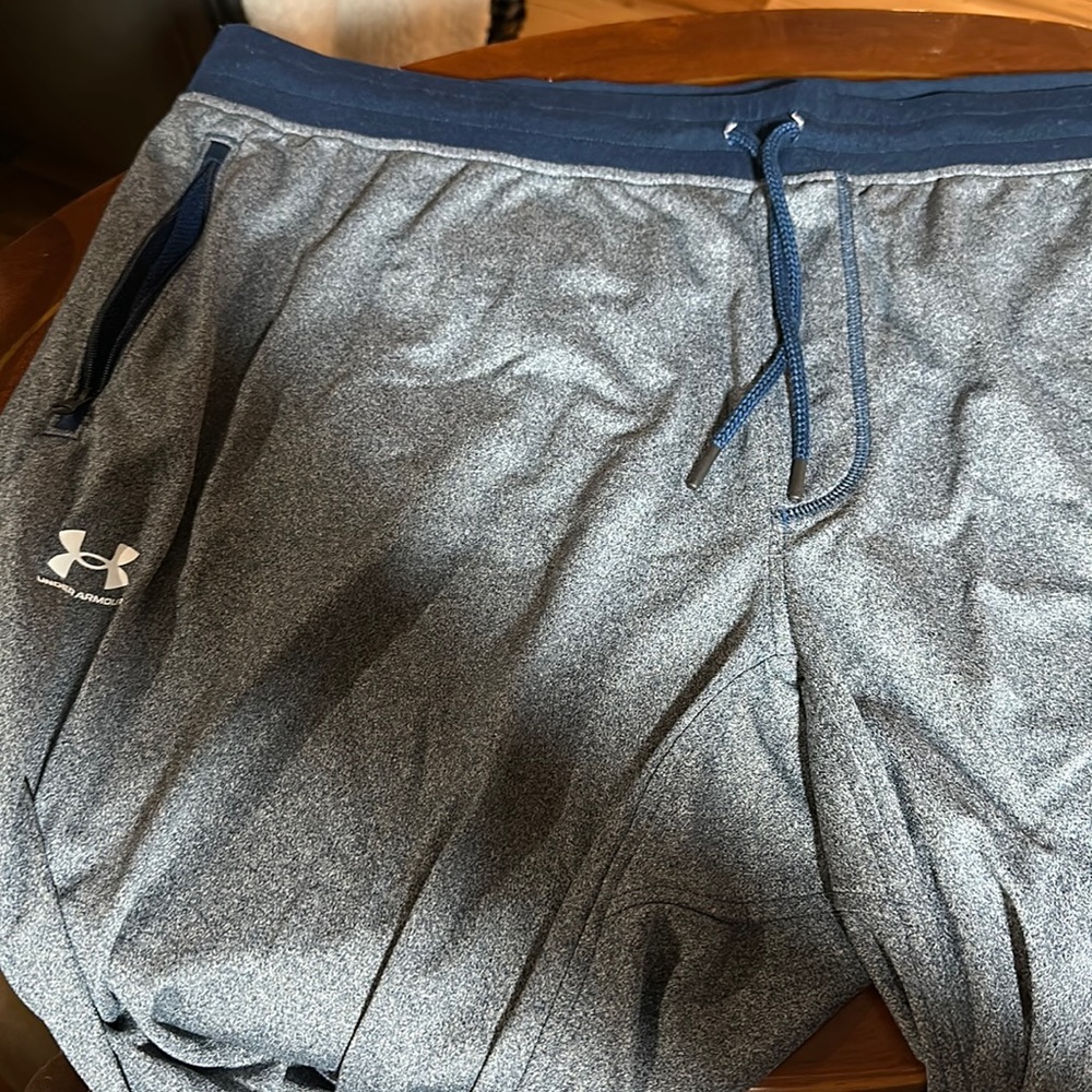 Lot of 4 pairs Under armour men’s jogger pants. Size 4XL